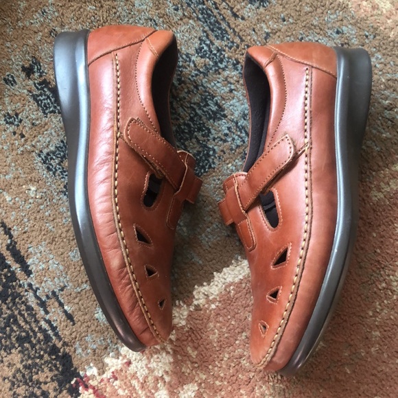 Womens size 8.5 brown SAS Roamer Velcro Walking Shoe - Picture 2 of 16